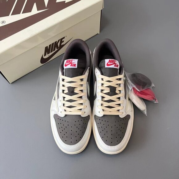 Travis Scott X Air Jordan 1 Retros Low OG Reverse Mocha - Picture 3 of 9
